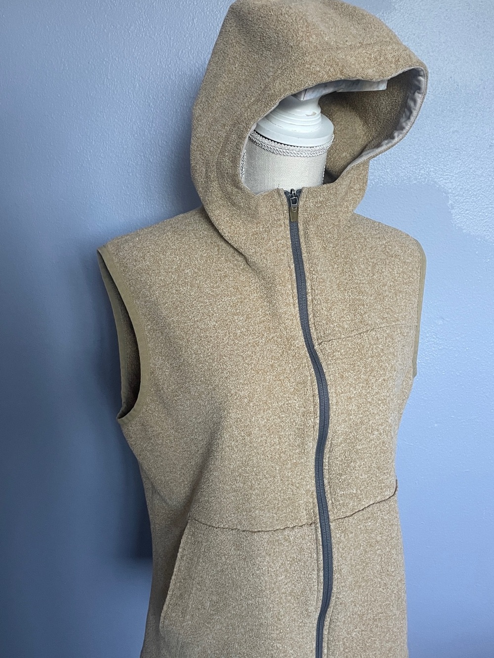 REI Hooded Sleeveless Zip-Up Fleece Vest in Tan size XL - Picture 2 of 10